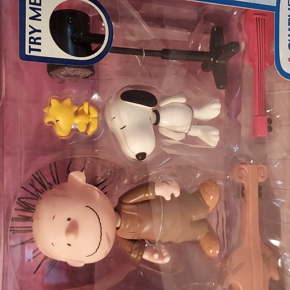 Peanuts Figure Collection: A Charlie Brown Christmas - Picture 3 of 8